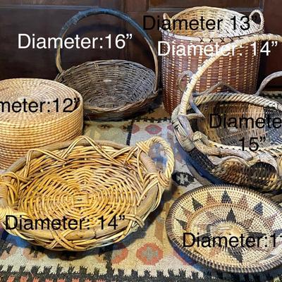 Lot of decorative baskets