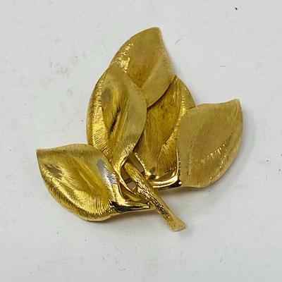 Lot of decorative lapel pins and 3 pair of earrings