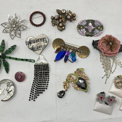 Lot of decorative lapel pins and 3 pair of earrings