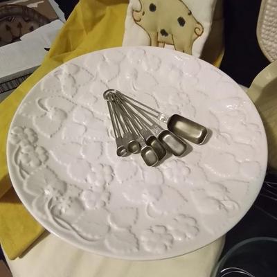 HAND MIXER-MIXING BOWLS-PEDESTAL CAKE STAND-MORE