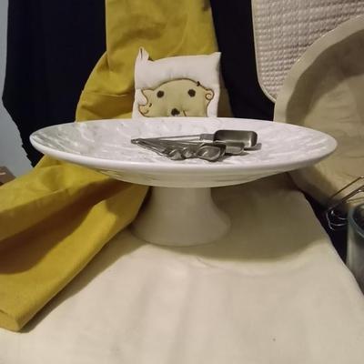HAND MIXER-MIXING BOWLS-PEDESTAL CAKE STAND-MORE