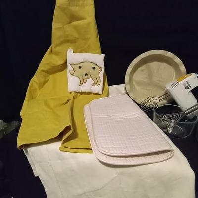 HAND MIXER-MIXING BOWLS-PEDESTAL CAKE STAND-MORE