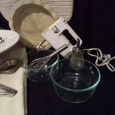 HAND MIXER-MIXING BOWLS-PEDESTAL CAKE STAND-MORE