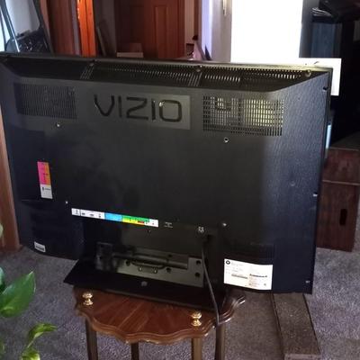 32" VIZIO FLATSCREEN WITH REMOTE