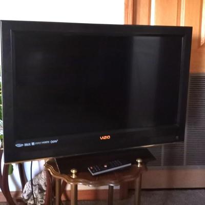 32" VIZIO FLATSCREEN WITH REMOTE