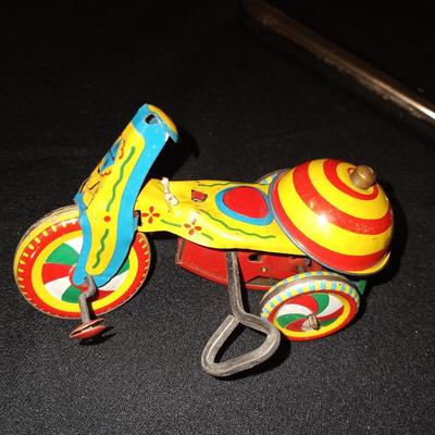 VINTAGE WINDUP TIN TRIKE-METAL CONE STAND-CIRCUS PUZZLE-CLOWN FIGURINE