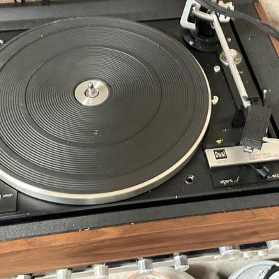 Lot 73. Turntable Stereo System