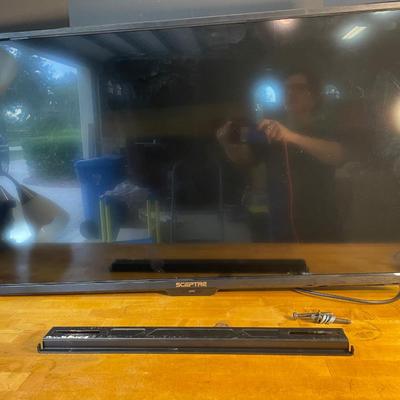 Lot 83. Sceptre 39" TV LED 1080P