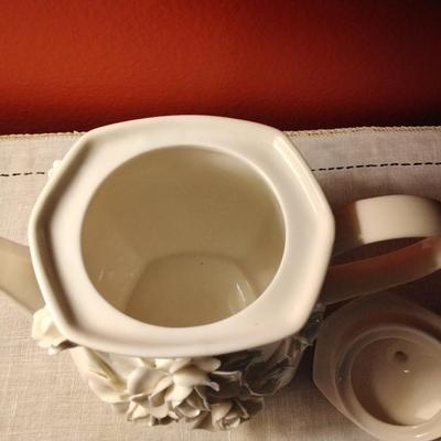 I Godinger Co Vintage Teapot With Lid
