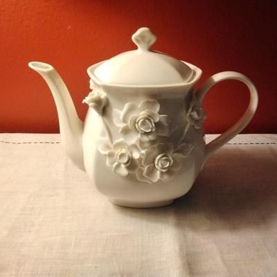 I Godinger Co Vintage Teapot With Lid