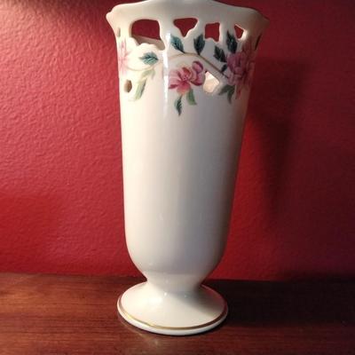 LENOX BARRINGTON COLLECTION VASE 8.5"