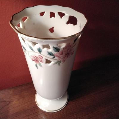 LENOX BARRINGTON COLLECTION VASE 8.5"