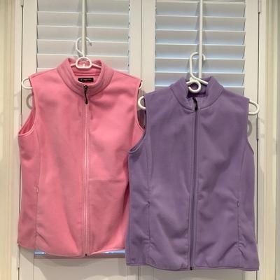 8652 Two Ladies FUINLOTH Fleece Vests Size Med