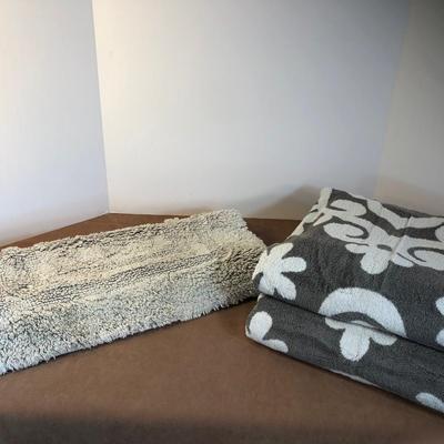 Lot 256. Two Bath Sheets and Cotton Rug