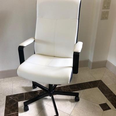Lot 275 Faux Leather Office Chair
