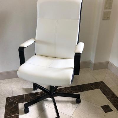 Lot 275 Faux Leather Office Chair