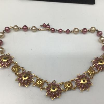 Beautiful Vintage Rhinestone Floral petal Necklace