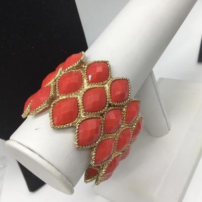 Gold Tone and Bright Coral Teardrop Faceted Beads Stretch Bracelet