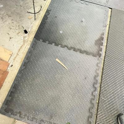 Rubber garage floor mats