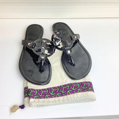 8680 One Pair of Gently Worn TORY BURCH Scandals 8.5