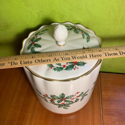 Holiday Lenox - Holiday Biscuit Barrel