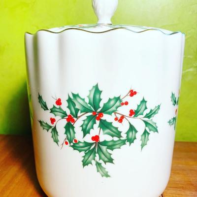 Holiday Lenox - Holiday Biscuit Barrel