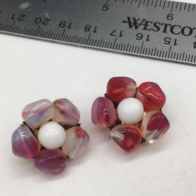 Vintage Red swirl art glass Earrings clips goldtone setting
