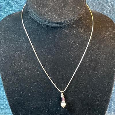 LOT 377:  STERLING SILVER CHAIN WITH SMALL PENDANT