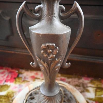 METAL FLOOR LAMP WITH FRINGE SHADE
