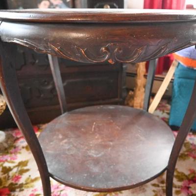 ROUND CLAWFOOT PARLOR TABLE WITH SHELF