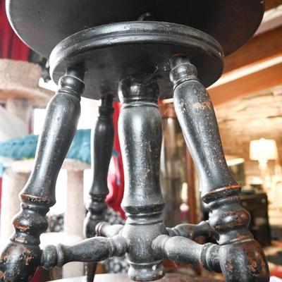 CLAWFOOT ADJUSTABLE PIANO STOOL
