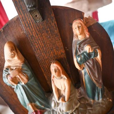WOOD CRUCIFIX WITH FIGURINES AND ART GLASS