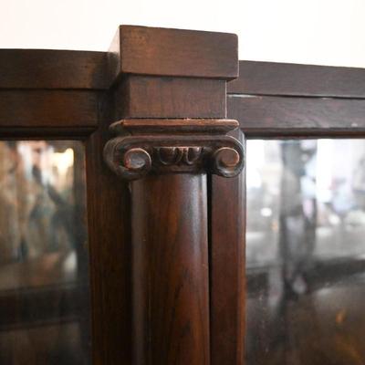 GORGEOUS CURVED GLASS CURIO CABINET