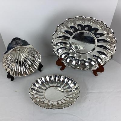 8700 Set of Three Reed and Barton International Silver Co. Scolloped Bowls