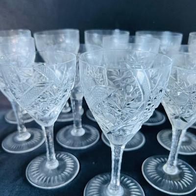 26 Crystal/Glass Wine Glasses (DR-JM)