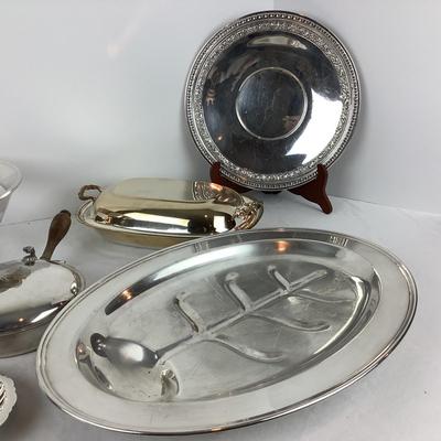 8716 Silverplate and Glass Serving Pieces Lot