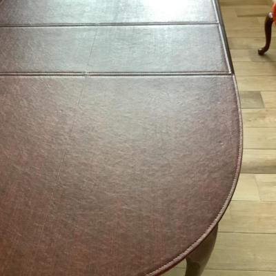 Lexington furniture dining table with pads & 2 leaves 30â€H, 93â€L with leaves, 44â€W, leaves 15â€W each
