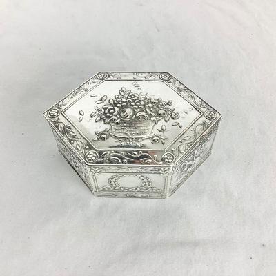 8725 Antique Sterling Hinged Box
