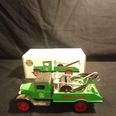 SINCLAIR 1931 HAWKEYE WRECKER BANK-STAGECOACH AND FIRST NATIONAL BANK
