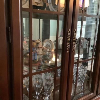 Lexington furniture co China cabinet-2 piece- use together or the base as a side bar