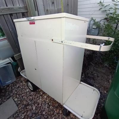 HARLOFF METAL ROLLING STORAGE CART