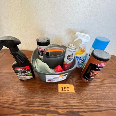 Cleaning tote with cleaners