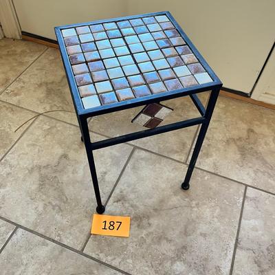 Tile top stand