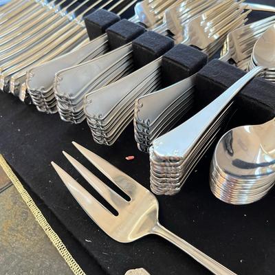 Reed & Barton Stainless Steel Flatware set