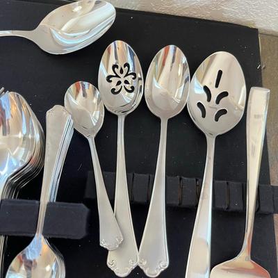 Reed & Barton Stainless Steel Flatware set