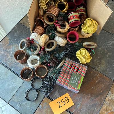 Box lot of napkin rings