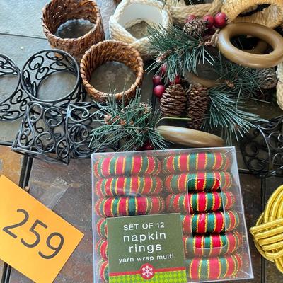 Box lot of napkin rings