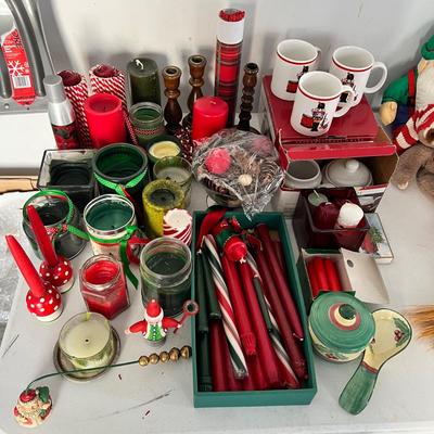 8632 Christmas Candles & Decor Lot