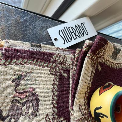 Lot of Southwestern Placemats and napkins