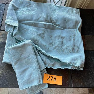 Blue/Gray Table cloth & Napkins